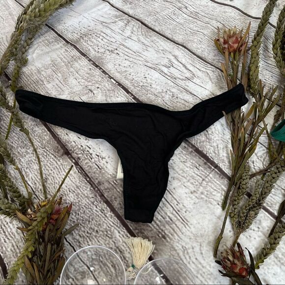 Free People thong ornament NWOT - Picture 3 of 4